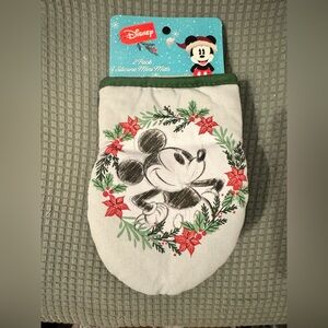 Disney Christmas Mickey Mouse Set of 2 Oven Mitts